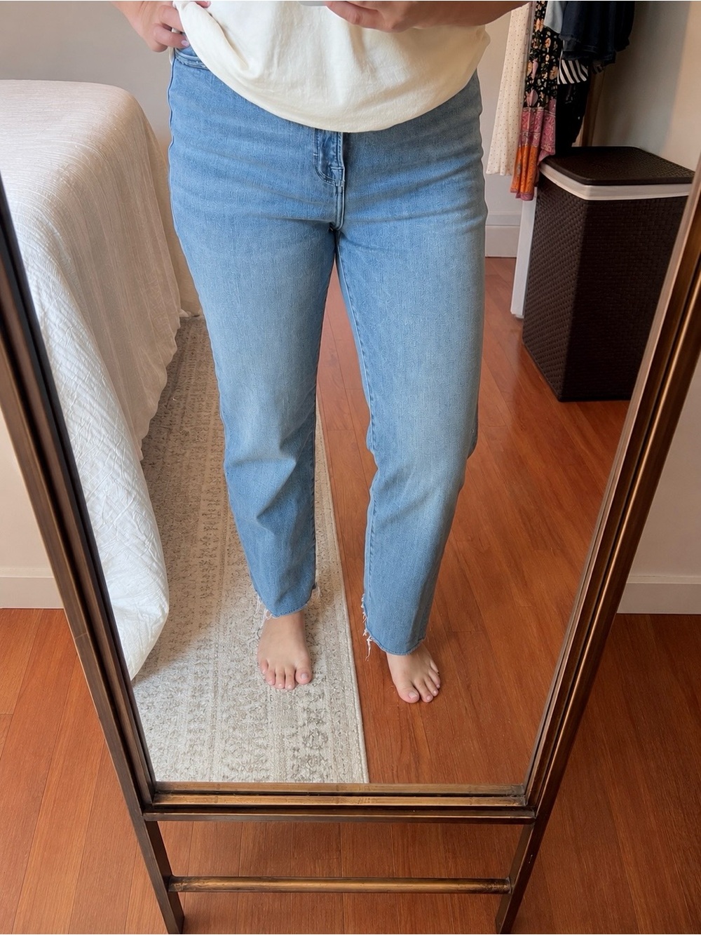Hidden High-Rise Women’s Straight Leg Jeans - Worn Once - Size 31